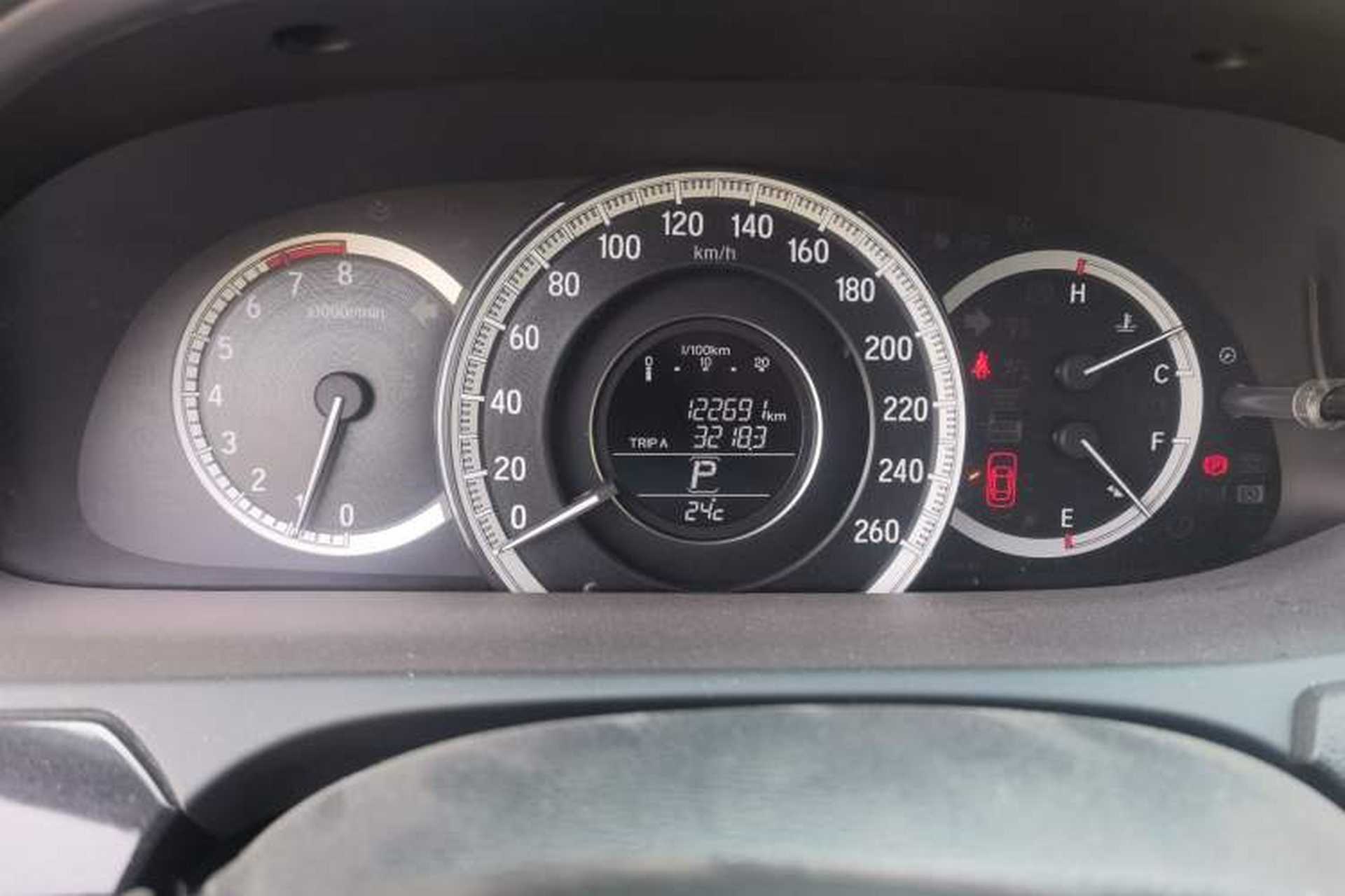 Used Honda Accord 2016 2.0L Comfort Edition Odometer Close Up