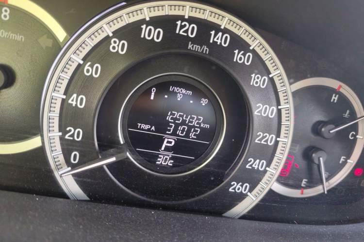 Used Honda Accord 2016 2.0L Elite Edition Odometer Close Up