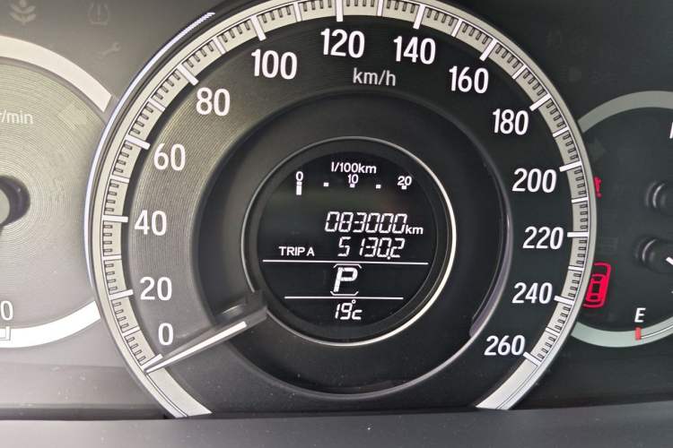 Used Honda Accord 2016 2.4L Comfort Edition Odometer Close Up