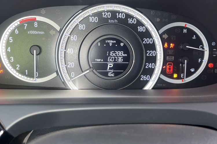 Used Honda Accord 2016 2.0L Comfort Edition Odometer Close Up