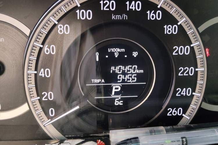 Used Honda Accord 2016 2.0L Comfort Edition Odometer Close Up