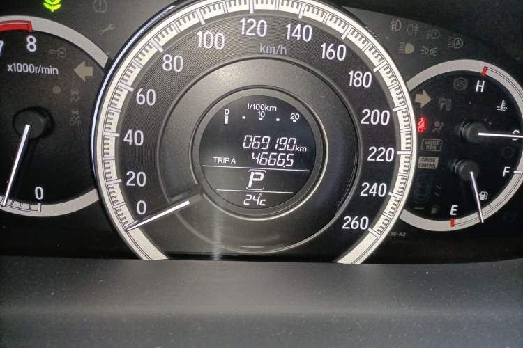 Used Honda Accord 2016 2.0L Comfort Edition Odometer Close Up