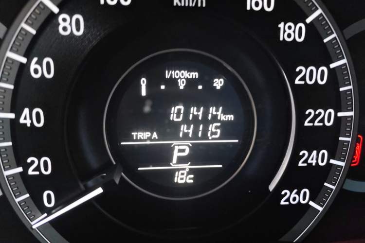 Used Honda Accord 2016 2.0L Luxury Edition Odometer Close Up
