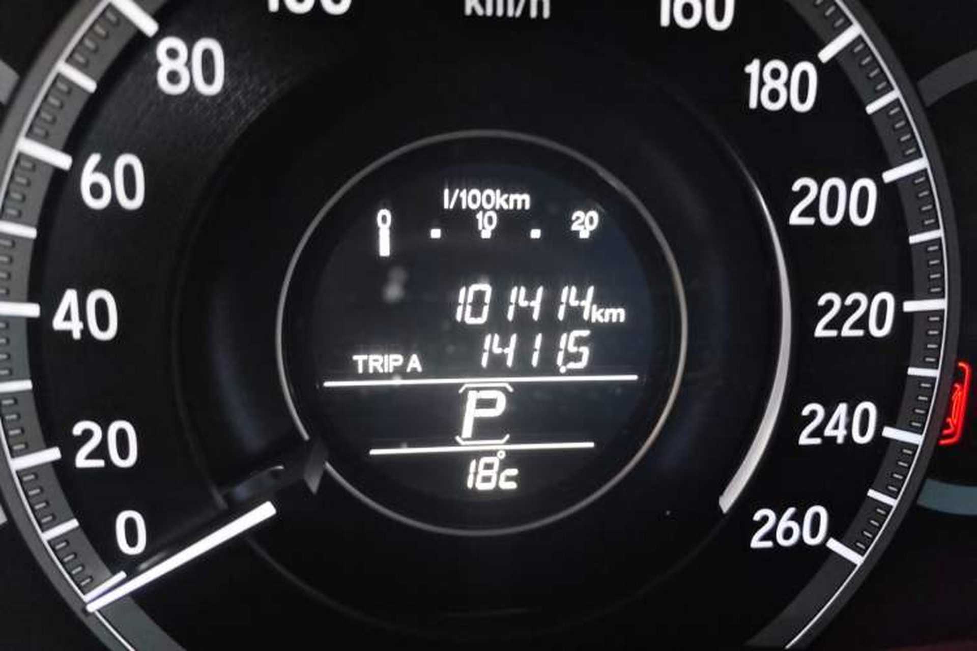 Used Honda Accord 2016 2.0L Luxury Edition Odometer Close Up