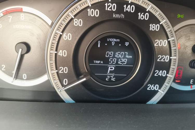 Used Honda Accord 2016 2.0L Comfort Edition Odometer Close Up