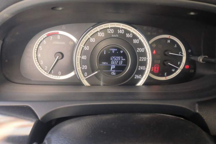 Used Honda Accord 2016 2.0L Luxury Edition Odometer Close Up