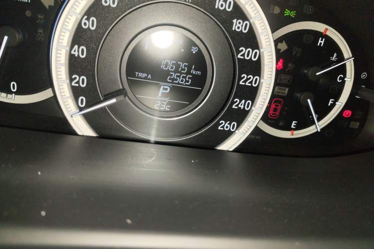 Used Honda Accord 2016 2.0L Comfort Edition Odometer Close Up