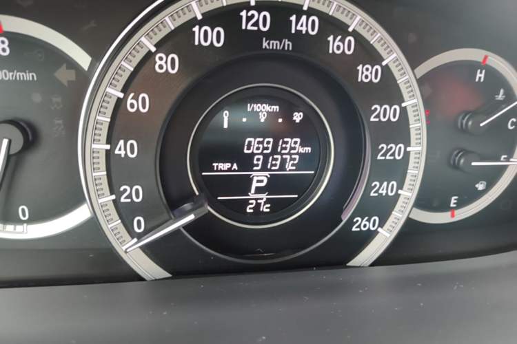 Used Honda Accord 2016 2.0L Comfort Edition Odometer Close Up