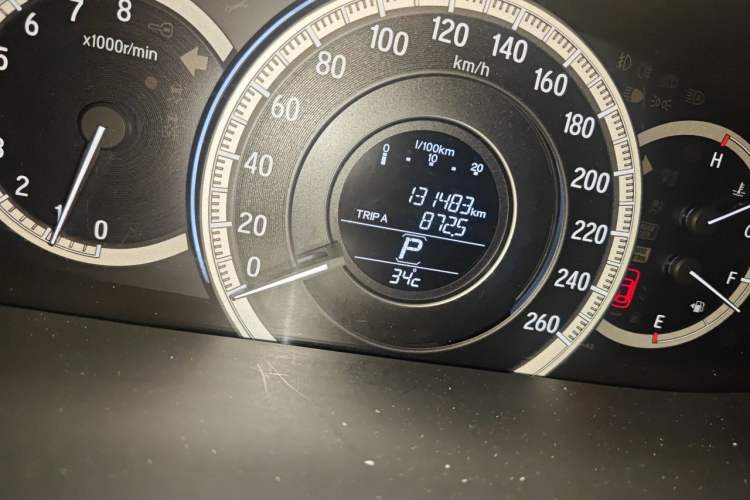 Used Honda Accord 2016 2.0L Comfort Edition Odometer Close Up