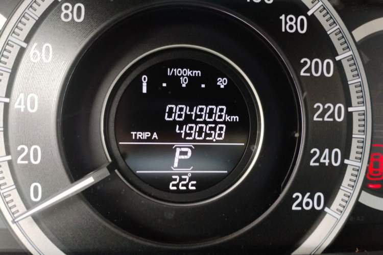 Used Honda Accord 2016 2.0L Comfort Edition Odometer Close Up