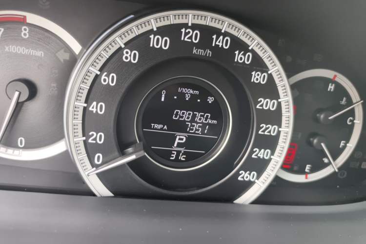 Used Honda Accord 2016 2.0L Elite Edition Odometer Close Up