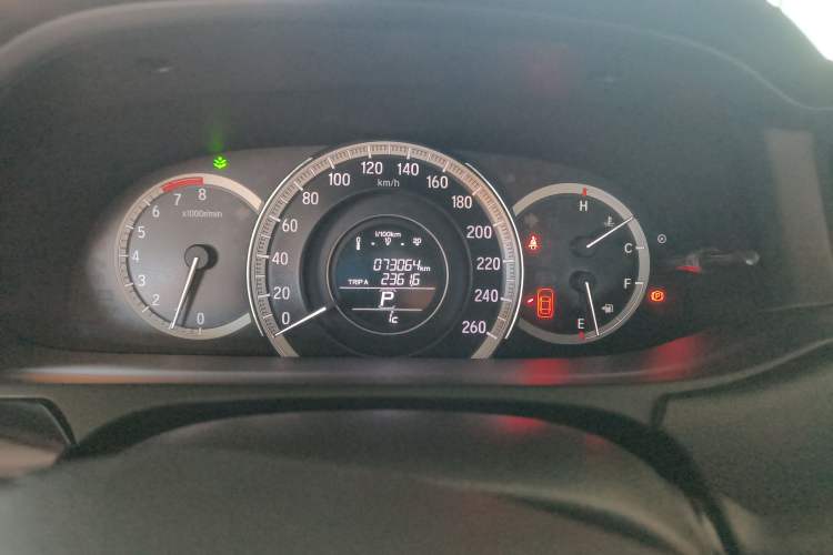 Used Honda Accord 2016 2.0L Comfort Edition Odometer Close Up