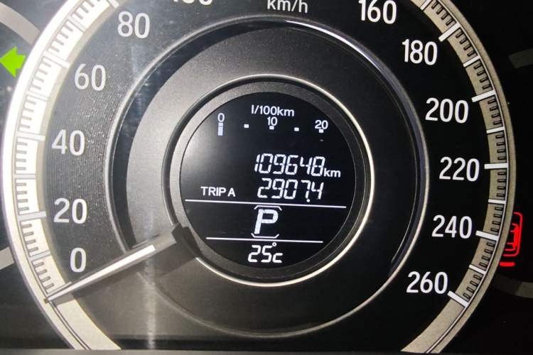 Used Honda Accord 2016 2.0L Comfort Edition Odometer Close Up