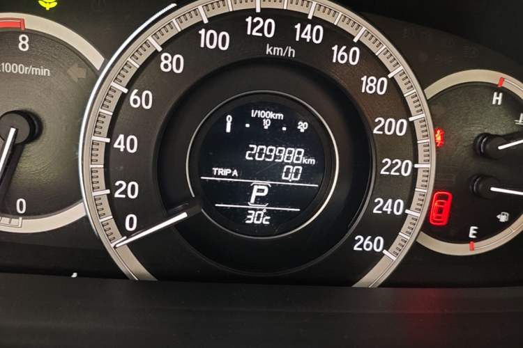 Used Honda Accord 2016 2.4L Luxury Edition Odometer Close Up