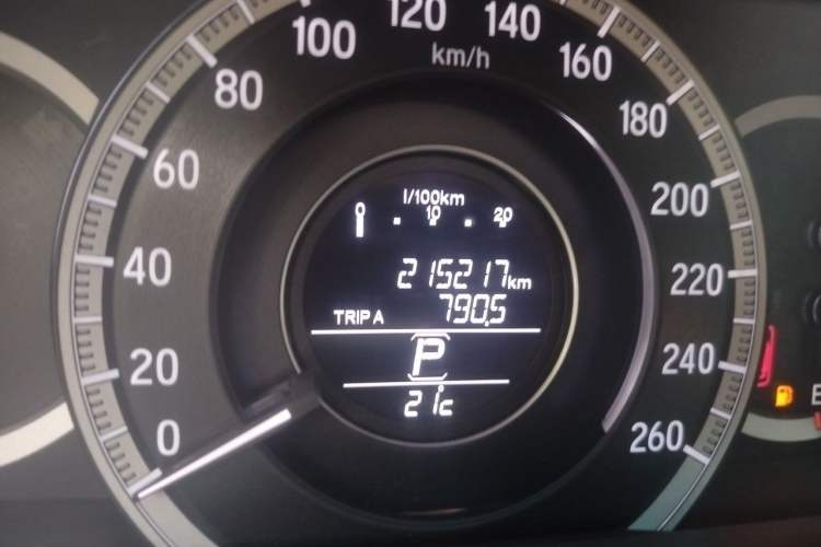 Used Honda Accord 2016 2.4L Comfort Edition Odometer Close Up