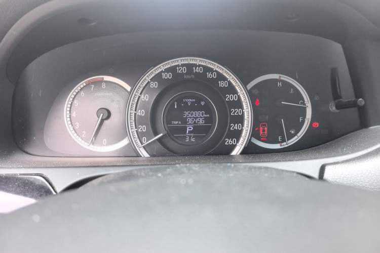 Used Honda Accord 2016 2.0L Comfort Edition Odometer Close Up