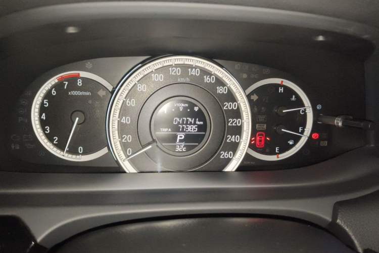 Used Honda Accord 2016 2.0L Comfort Edition Odometer Close Up