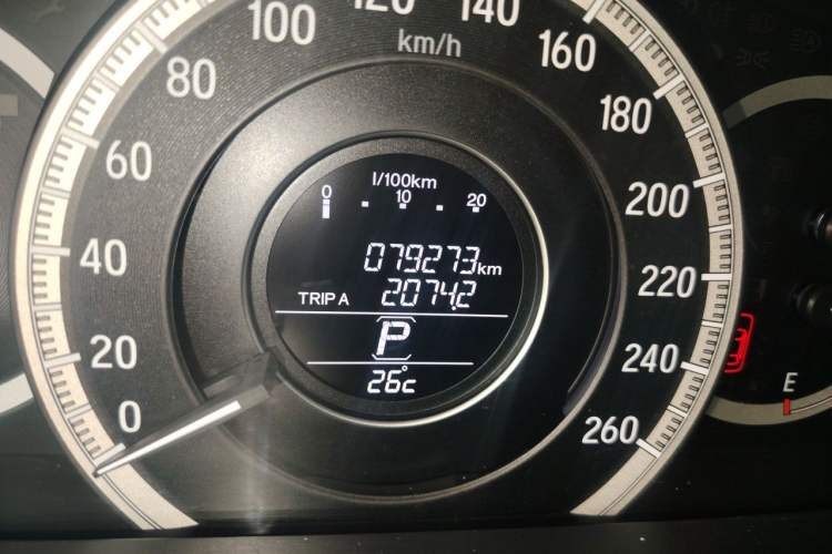 Used Honda Accord 2016 2.0L Luxury Edition Odometer Close Up