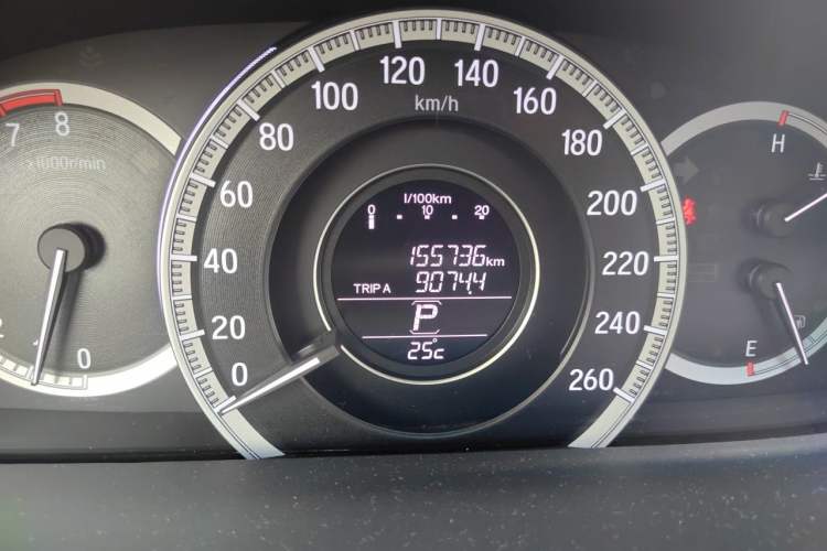 Used Honda Accord 2016 2.0L Comfort Edition Odometer Close Up