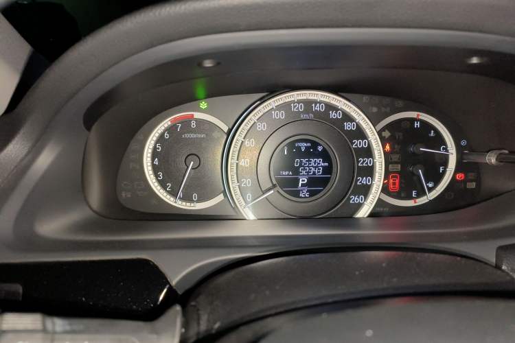 Used Honda Accord 2016 2.0L Comfort Edition Odometer Close Up