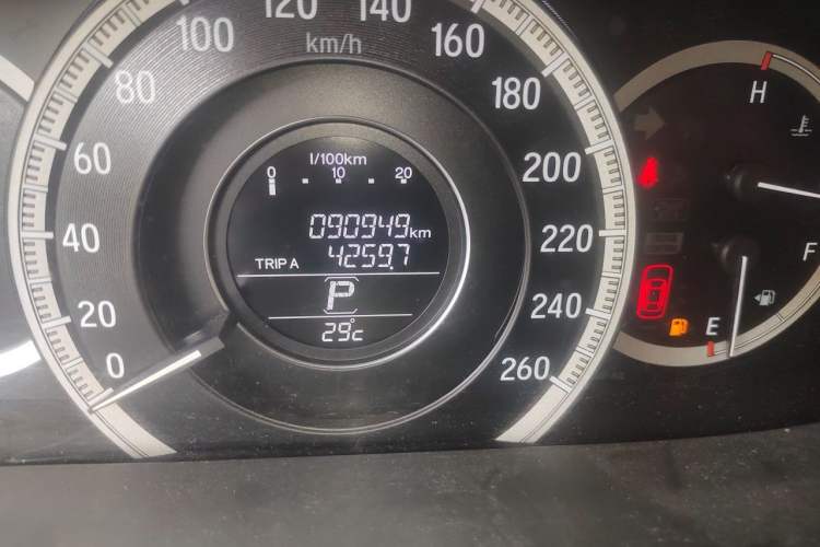 Used Honda Accord 2016 2.0L Comfort Edition Odometer Close Up