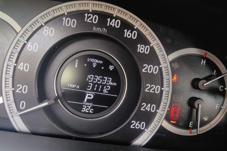 Used Honda Accord 2016 2.0L Elite Edition Odometer Close Up