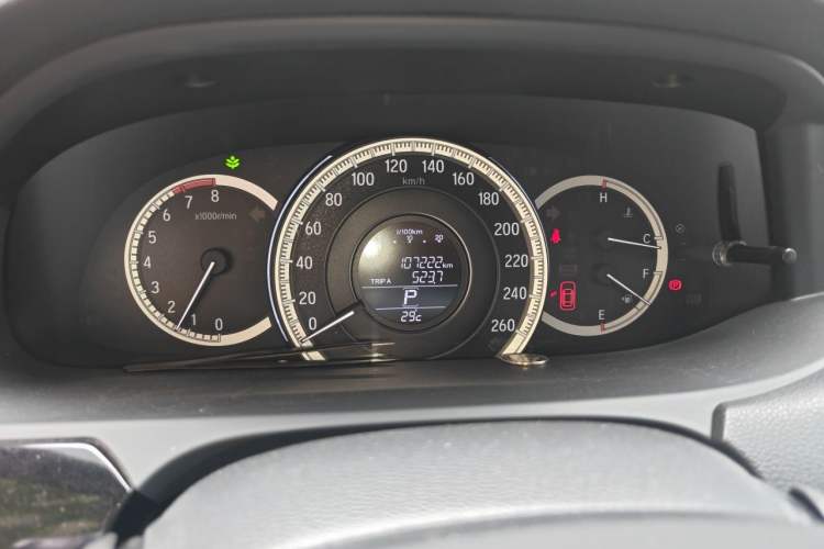 Used Honda Accord 2016 2.0L Comfort Edition Odometer Close Up