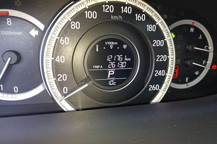 Used Honda Accord 2016 2.0L Comfort Edition Odometer Close Up