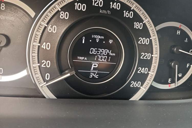 Used Honda Accord 2016 2.0L Comfort Edition Odometer Close Up