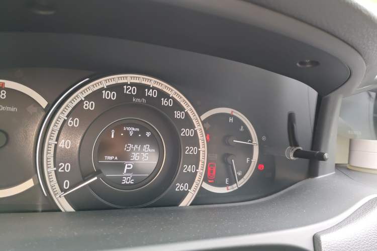 Used Honda Accord 2016 2.0L Comfort Edition Odometer Close Up