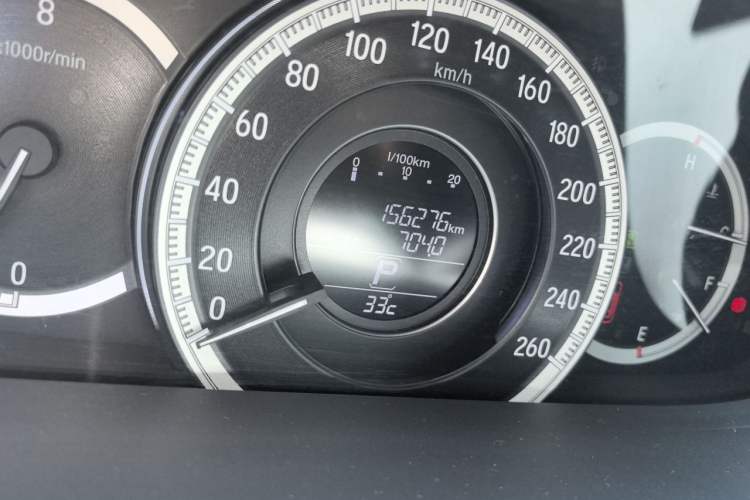Used Honda Accord 2016 2.4L Luxury Edition Odometer Close Up