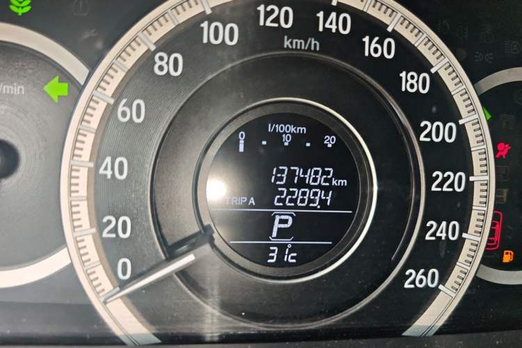 Used Honda Accord 2016 2.0L Comfort Edition Odometer Close Up
