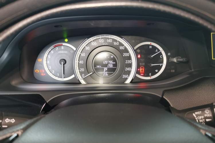 Used Honda Accord 2016 2.0L Comfort Edition Odometer Close Up