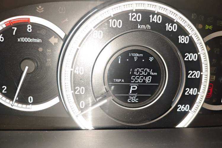 Used Honda Accord 2016 2.0L Comfort Edition Odometer Close Up