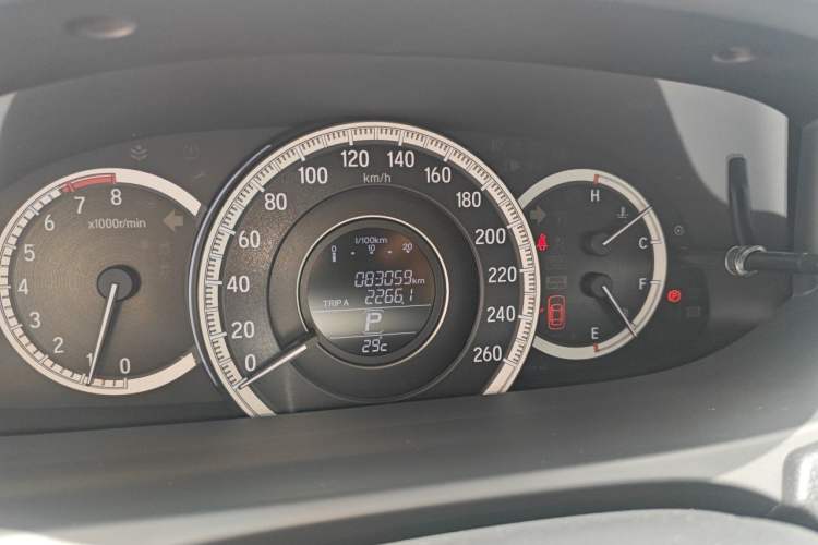 Used Honda Accord 2016 2.4L Luxury Edition Odometer Close Up
