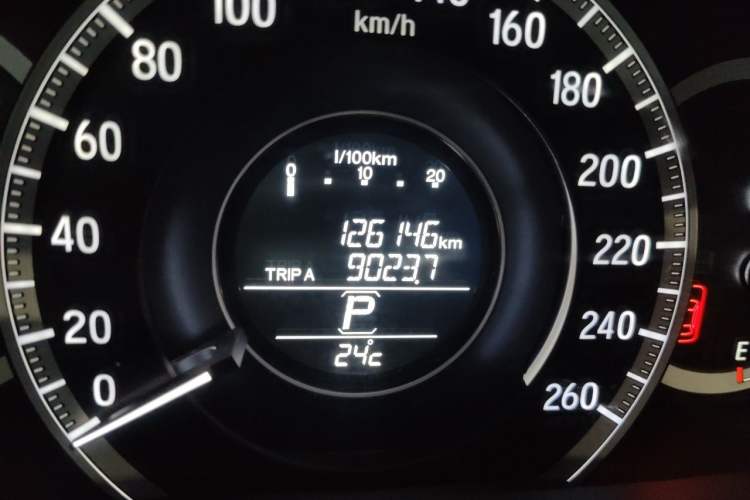 Used Honda Accord 2016 2.0L Comfort Edition Odometer Close Up