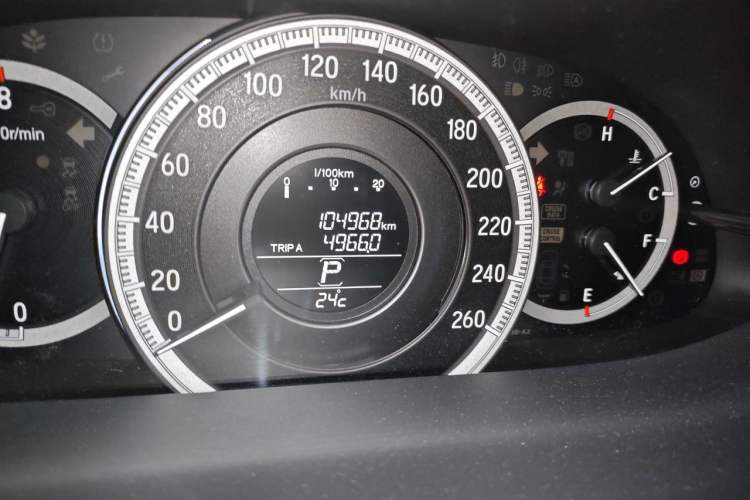 Used Honda Accord 2016 2.0L Comfort Edition Odometer Close Up