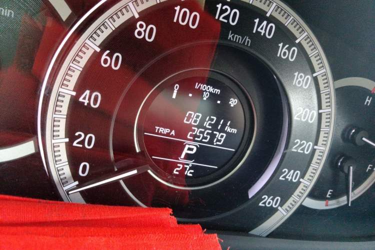 Used Honda Accord 2016 2.0L Comfort Edition Odometer Close Up