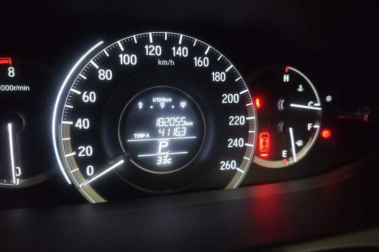 Used Honda Accord 2016 2.0L Comfort Edition Odometer Close Up