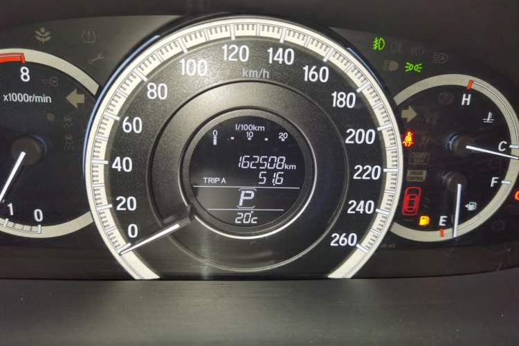 Used Honda Accord 2016 2.0L Comfort Edition Odometer Close Up