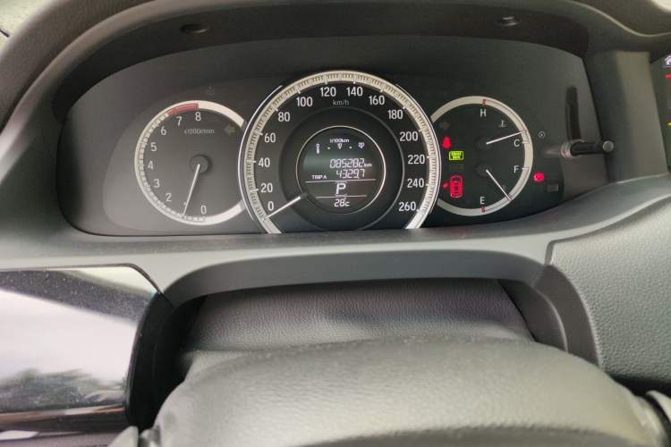 Used Honda Accord 2016 2.0L Comfort Edition Odometer Close Up
