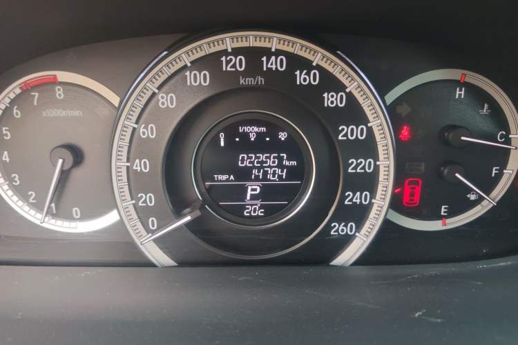 Used Honda Accord 2016 2.4L Luxury Edition Odometer Close Up