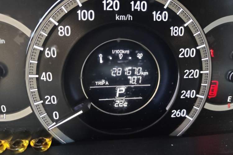Used Honda Accord 2016 2.0L Comfort Edition Odometer Close Up
