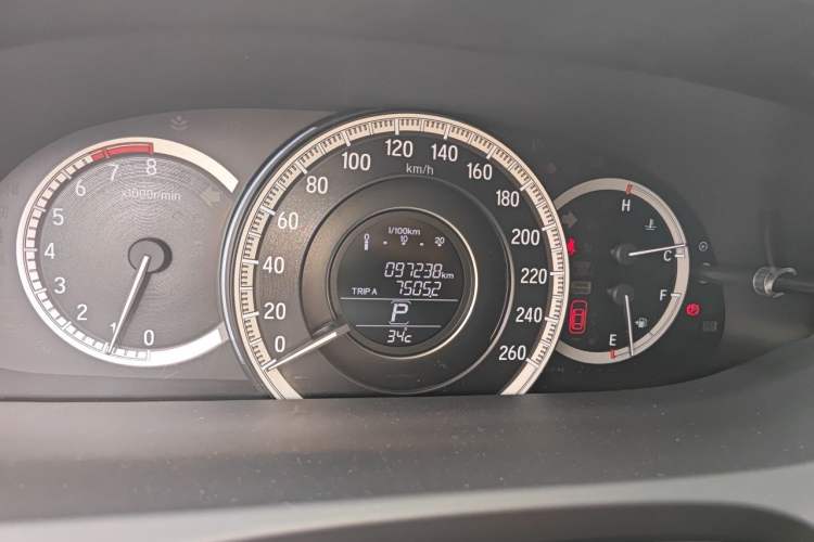 Used Honda Accord 2016 2.0L Comfort Edition Odometer Close Up