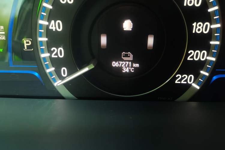 Used Honda Accord 2016 Hybrid 2.0L Sharp Edition Odometer Close Up