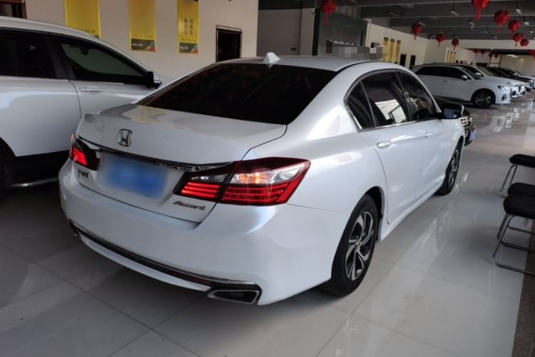 Used Honda Accord 2016 2.0L Comfort Edition Rear Right 45 Deg