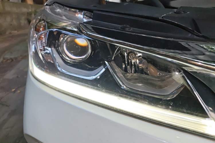 Used Honda Accord 2016 2.0L Comfort Edition Right Front Headlight