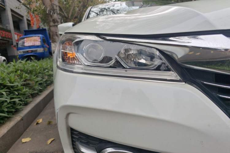 Used Honda Accord 2016 2.0L Elite Edition Right Front Headlight