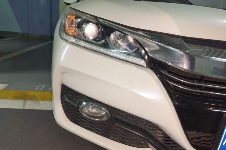 Used Honda Accord 2016 2.0L Comfort Edition Right Front Headlight
