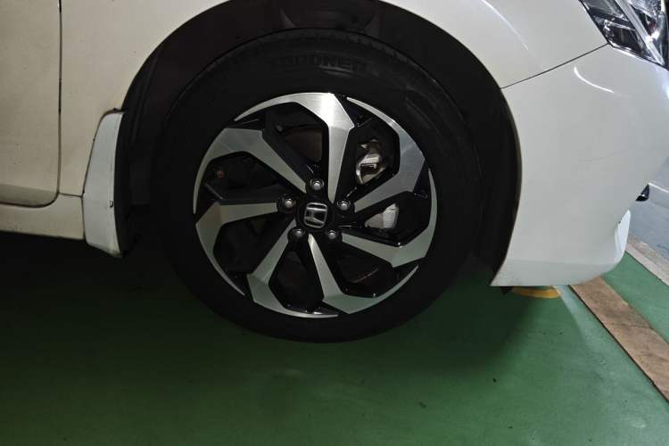 Used Honda Accord 2016 2.4L Prestige Edition Right Front Wheel Hub